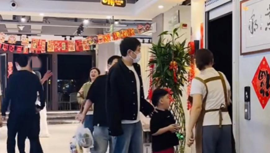 溴彩一肖一码丿Oθo0准确,儿子离世 年近80爸爸给儿擦车,确保成语解释落实的问题_视频版V2.88